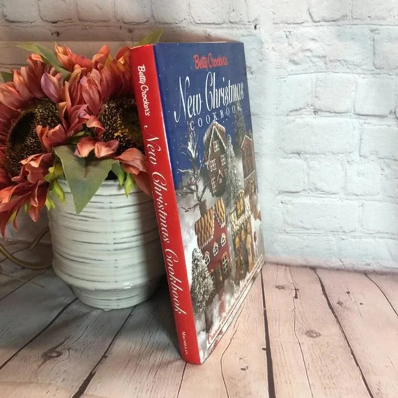 Vintage 1993 bettY CROCKER'S NEW CHRISTMAS cookbook - Picture 3 of 8